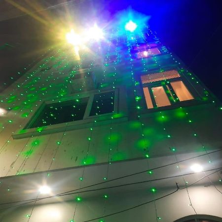 Hotel Blue Star Варанаси Екстериор снимка