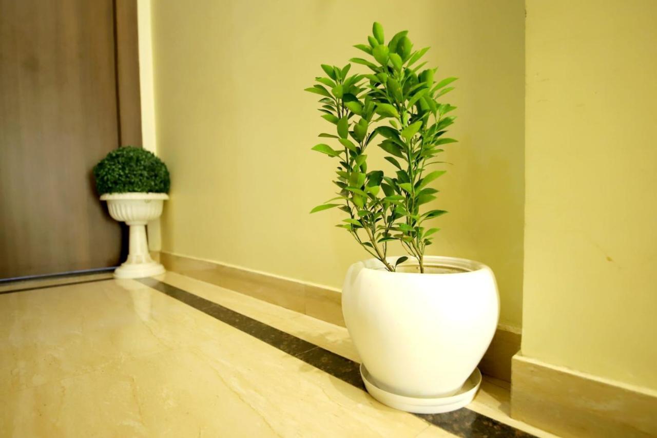 Hotel Blue Star Варанаси Екстериор снимка