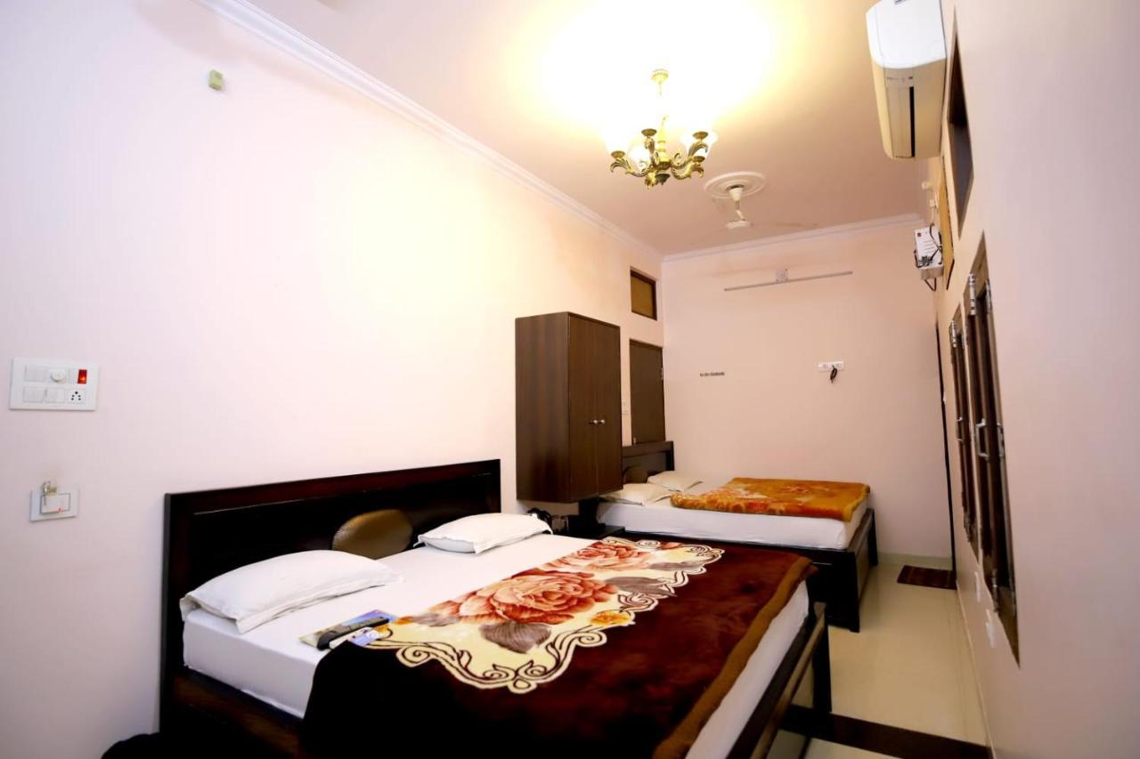 Hotel Blue Star Варанаси Екстериор снимка