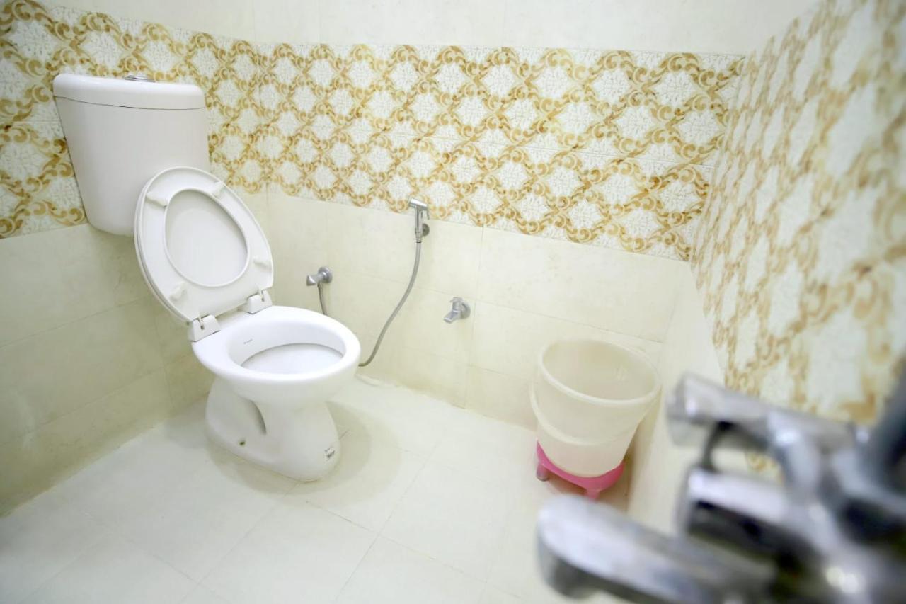 Hotel Blue Star Варанаси Екстериор снимка