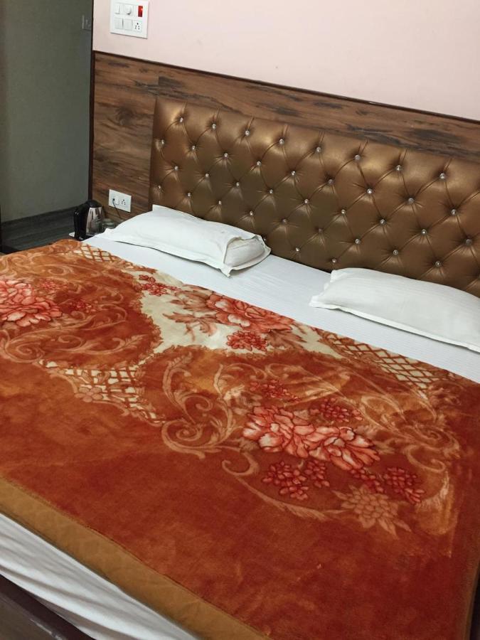 Hotel Blue Star Варанаси Екстериор снимка