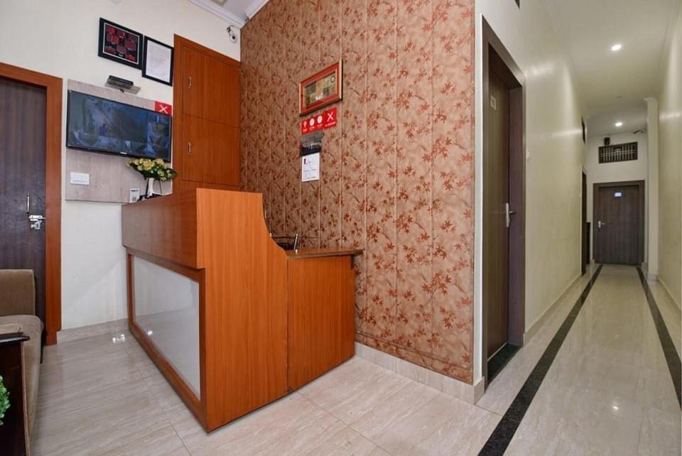 Hotel Blue Star Варанаси Екстериор снимка