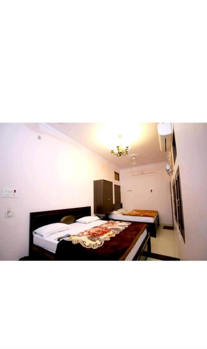 Hotel Blue Star Варанаси Екстериор снимка