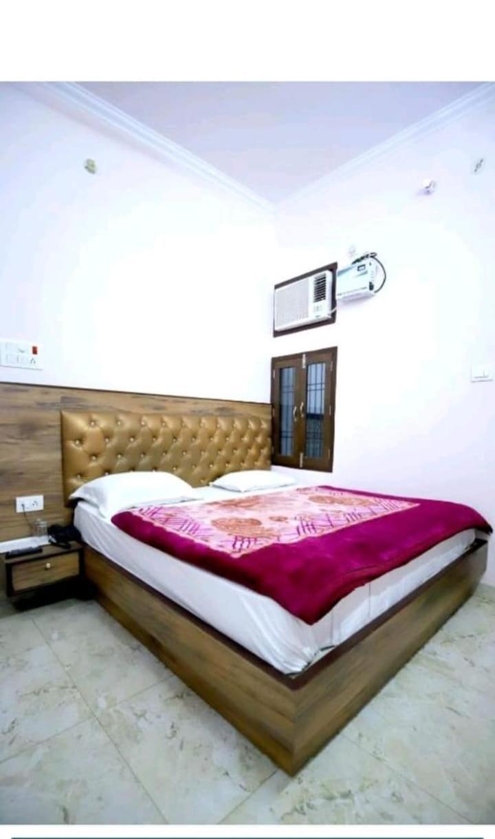 Hotel Blue Star Варанаси Екстериор снимка